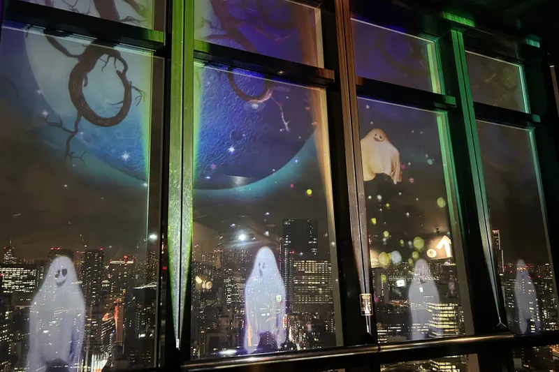 ＜TOKYO TOWER CITY LIGHT FANTASIA ～Halloween party 2026～＞プロジェクションマッピング（2026年撮影：レッツエンジョイ東京編集部）