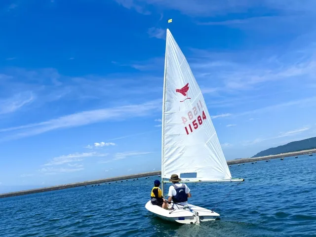 風を感じて、海を走ろう！ミニヨット体験