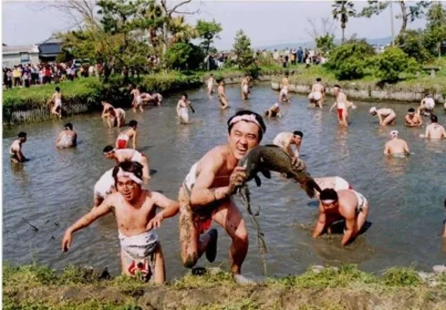 印鑰神社春季大祭　鮒取り神事