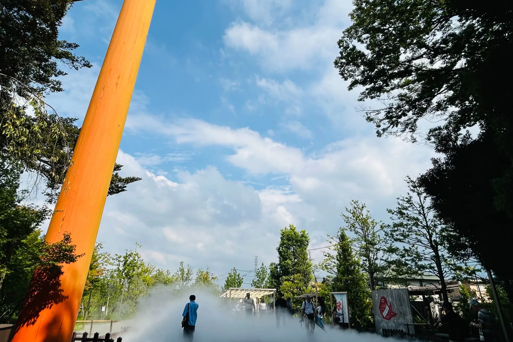 ＜川越氷川神社 縁むすび風鈴＞「地上の雲」の演出（2026年撮影：レッツエンジョイ東京編集部）
