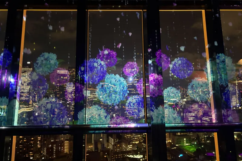 ＜TOKYO TOWER CITY LIGHT FANTASIA ～Summer landscape 2026～＞プロジェクションマッピング（2026年撮影：レッツエンジョイ東京編集部）