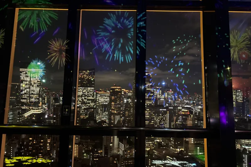 ＜TOKYO TOWER CITY LIGHT FANTASIA ～Summer landscape 2026～＞プロジェクションマッピング（2026年撮影：レッツエンジョイ東京編集部）