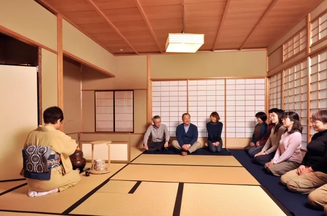 国営昭和記念公園　日本庭園「はじめてのお茶室」（3月）