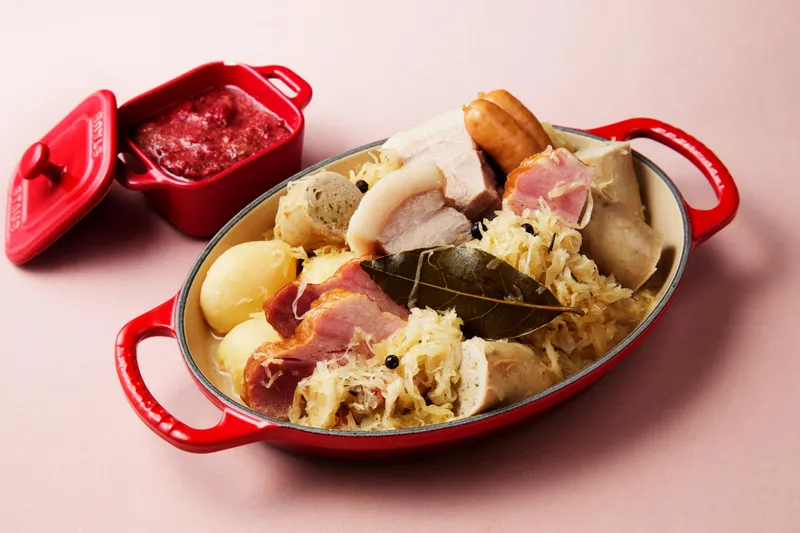 シュークルート  <アルザス地方>キャベツとソーセージの煮込み料理