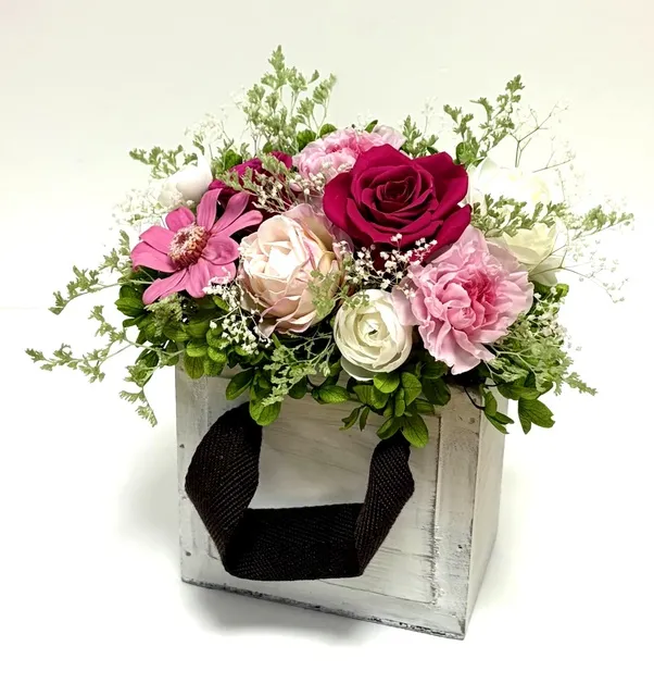 フラワーレッスン41「初夏の薫り～木漏れ日ふりそそぐウッドキャリーアレンジメント～」