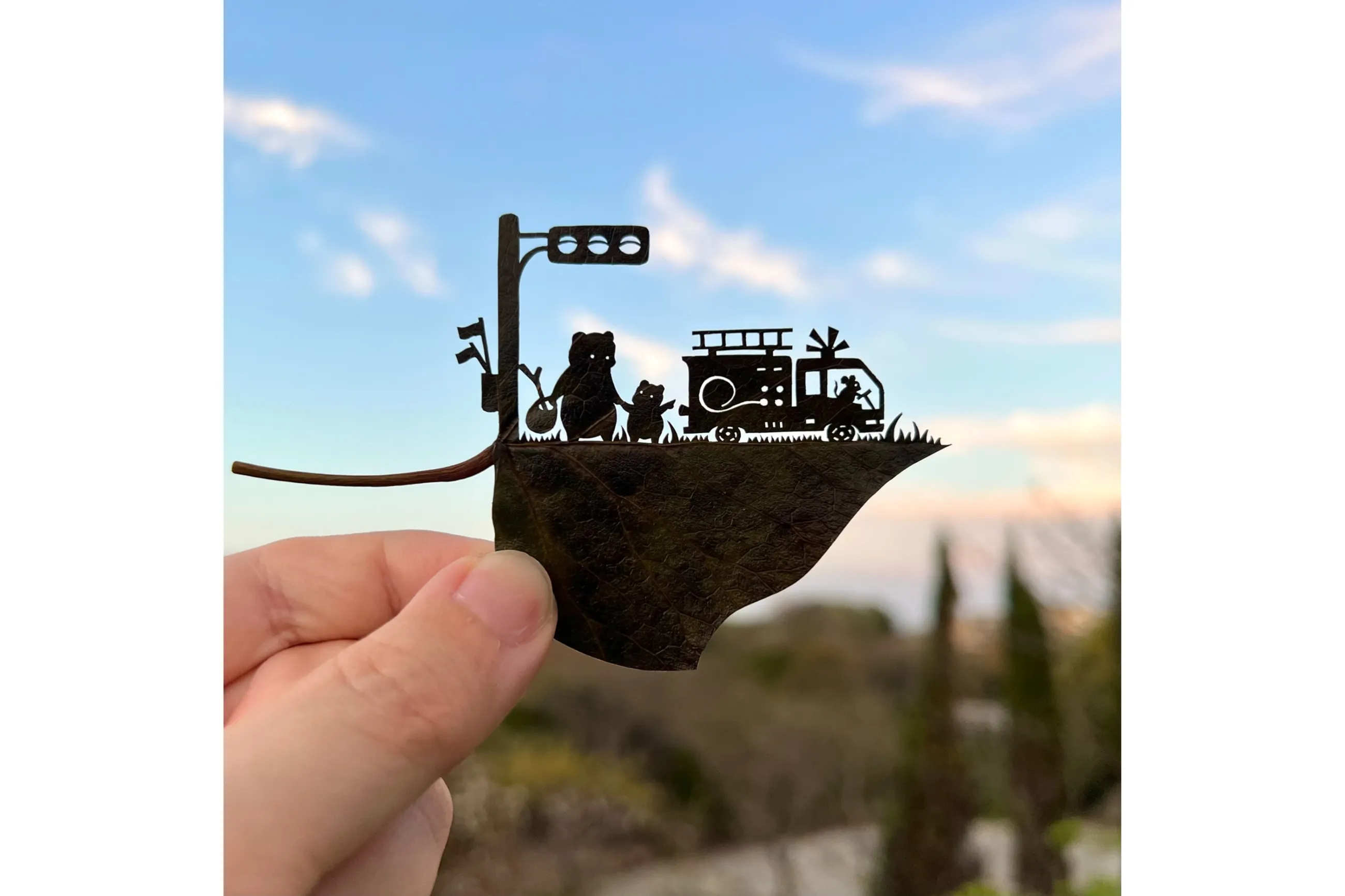 Hello! Leaf Art World in Yokohama リト葉っぱ切り絵展 in 横浜