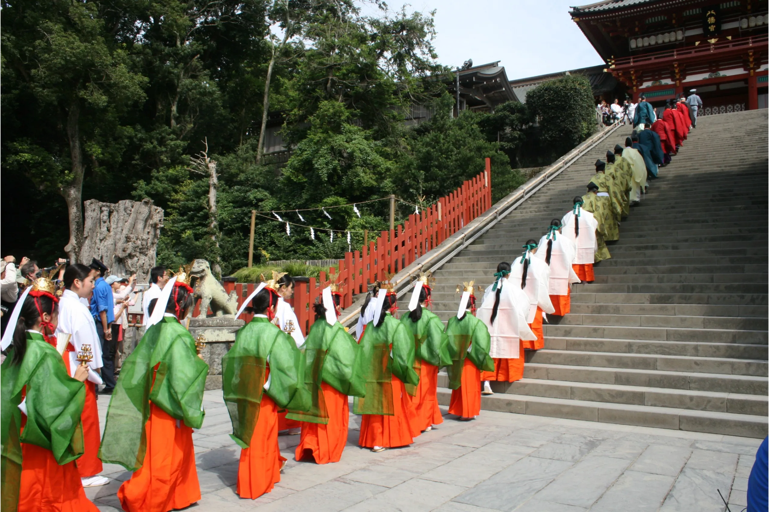 鎌倉八幡宮境内(額装済み) 鎌倉八幡宮境内(額装済み)