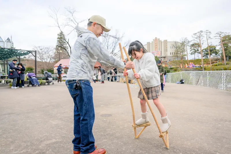 懐かしい遊びやおもちゃがたくさん！「昭和昔あそび」