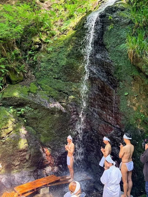 青龍の滝　滝行体験