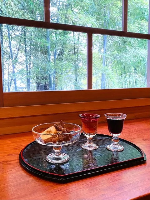 吹きガラスで楽しむカフェ・バー