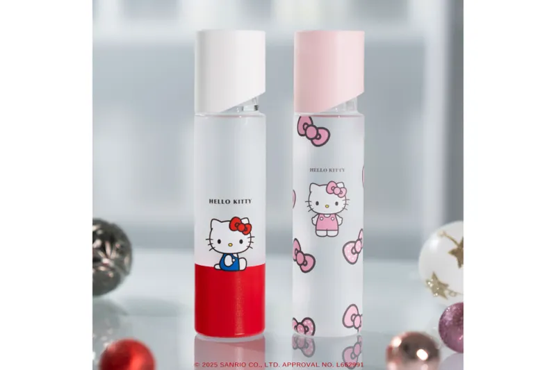【期間限定】HELLO KITTY とのスペシャルコラボ化粧水ボトルが登場　© 2025 SANRIO CO., LTD. APPROVAL NO. L662991