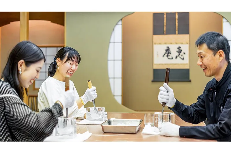 氷のグラス作りワークショップ