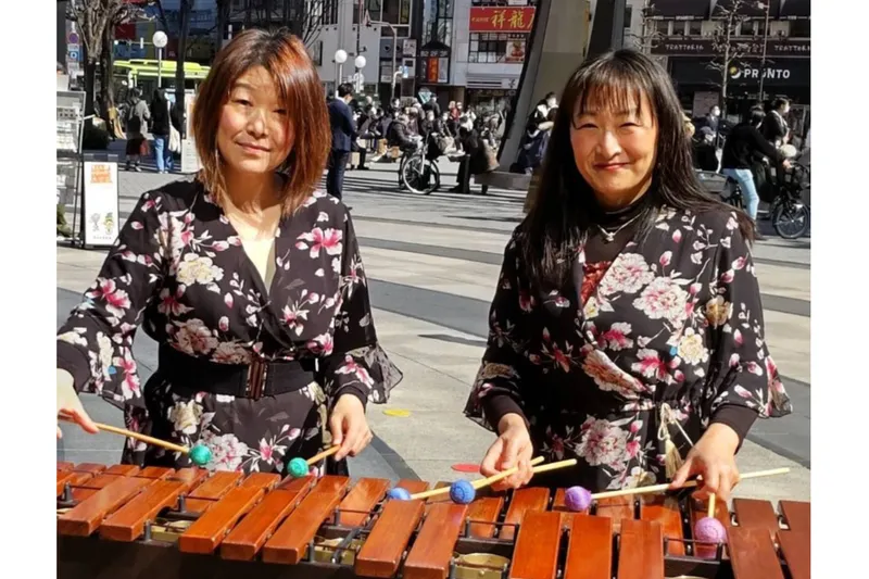 大道芸パフォーマーたちが登場
