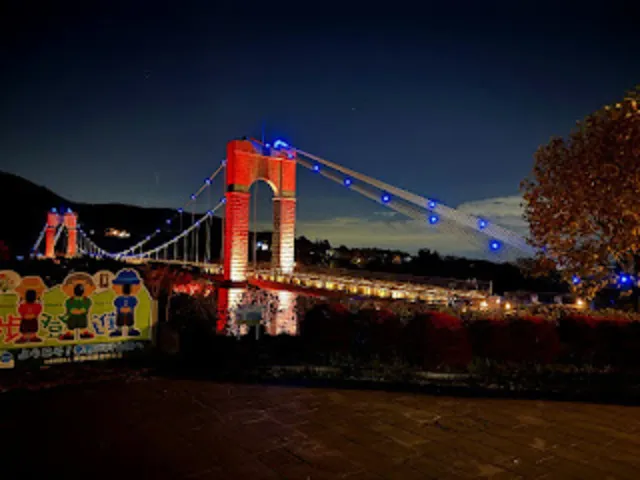風の吊り橋ライトアップ