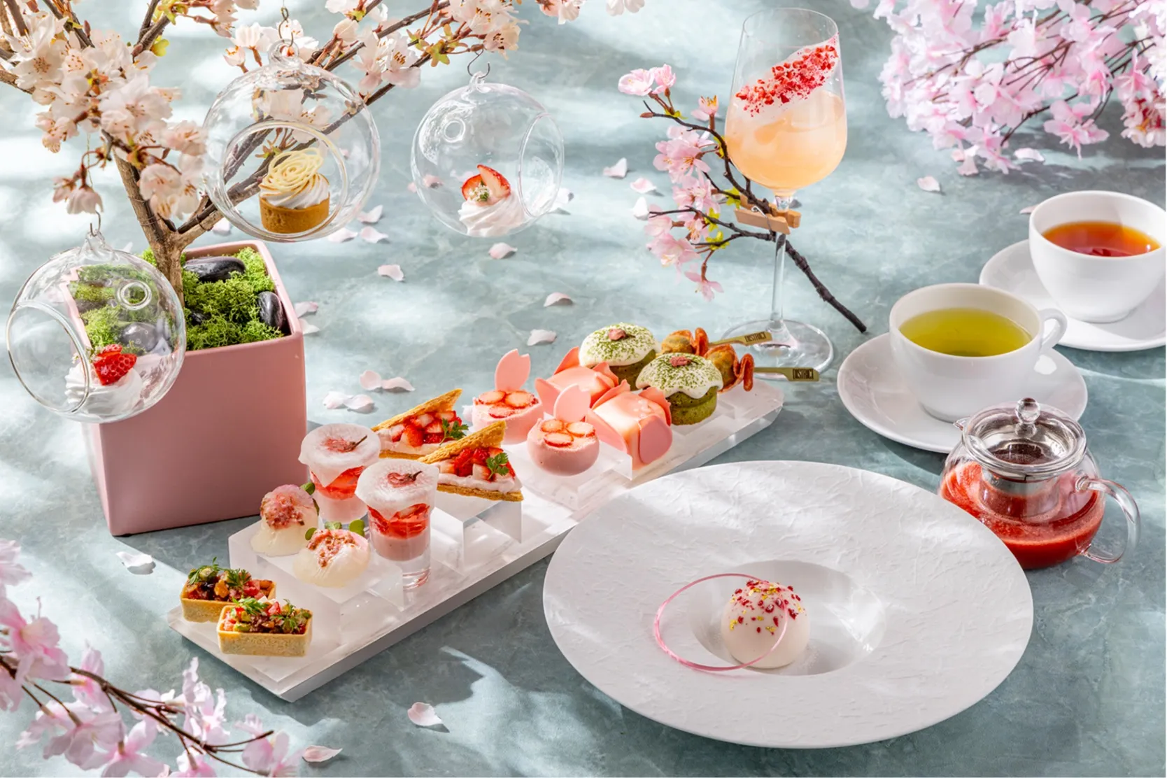 桜といちごのアフタヌーンティー 