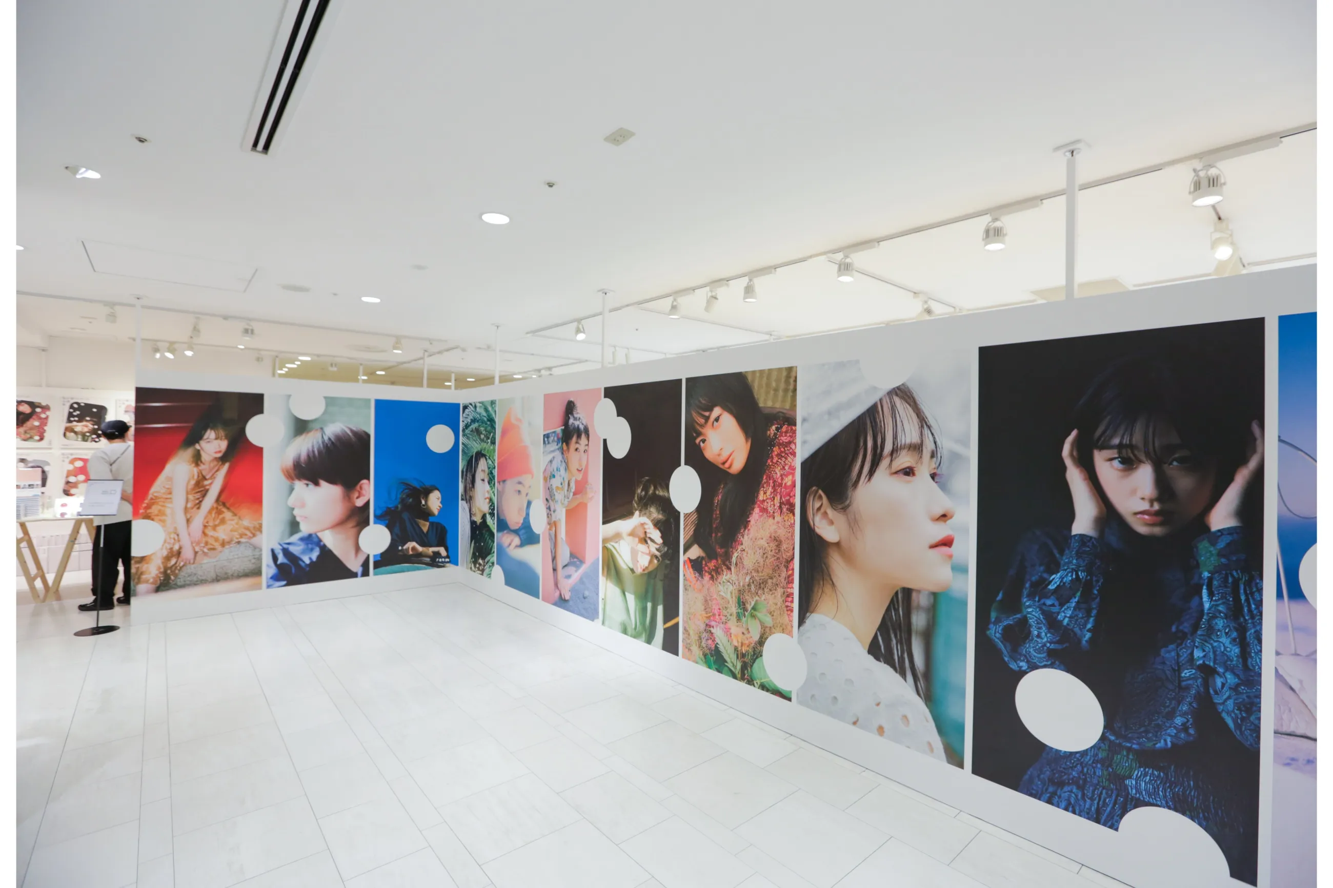 私が撮りたかった女優展（クリアファイル＋レターセット） 特装版「私が撮りたかった女優展2023」恒松祐里 × aika | ギ