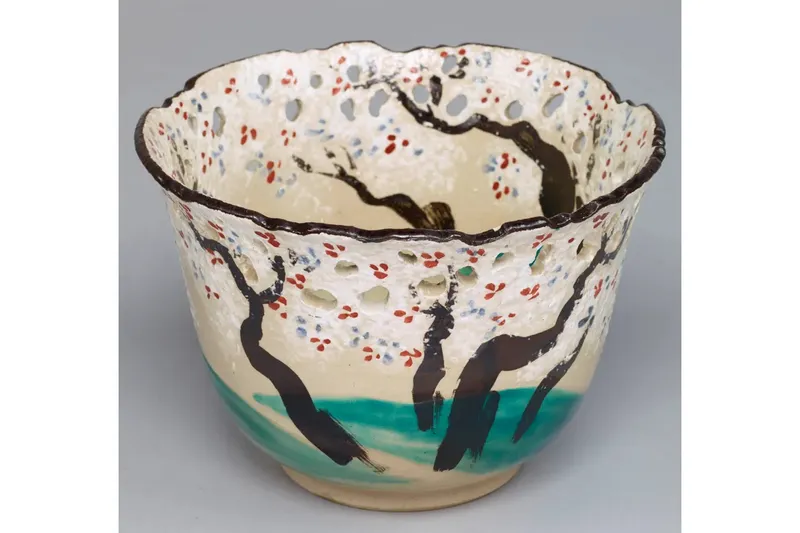 色絵桜樹図透鉢