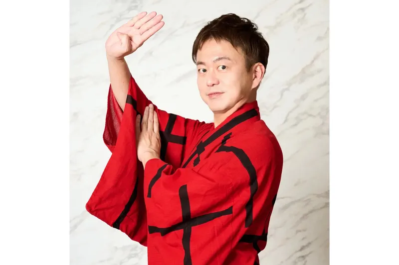 鳳蝶美成（日本民踊鳳蝶流 家元師範）