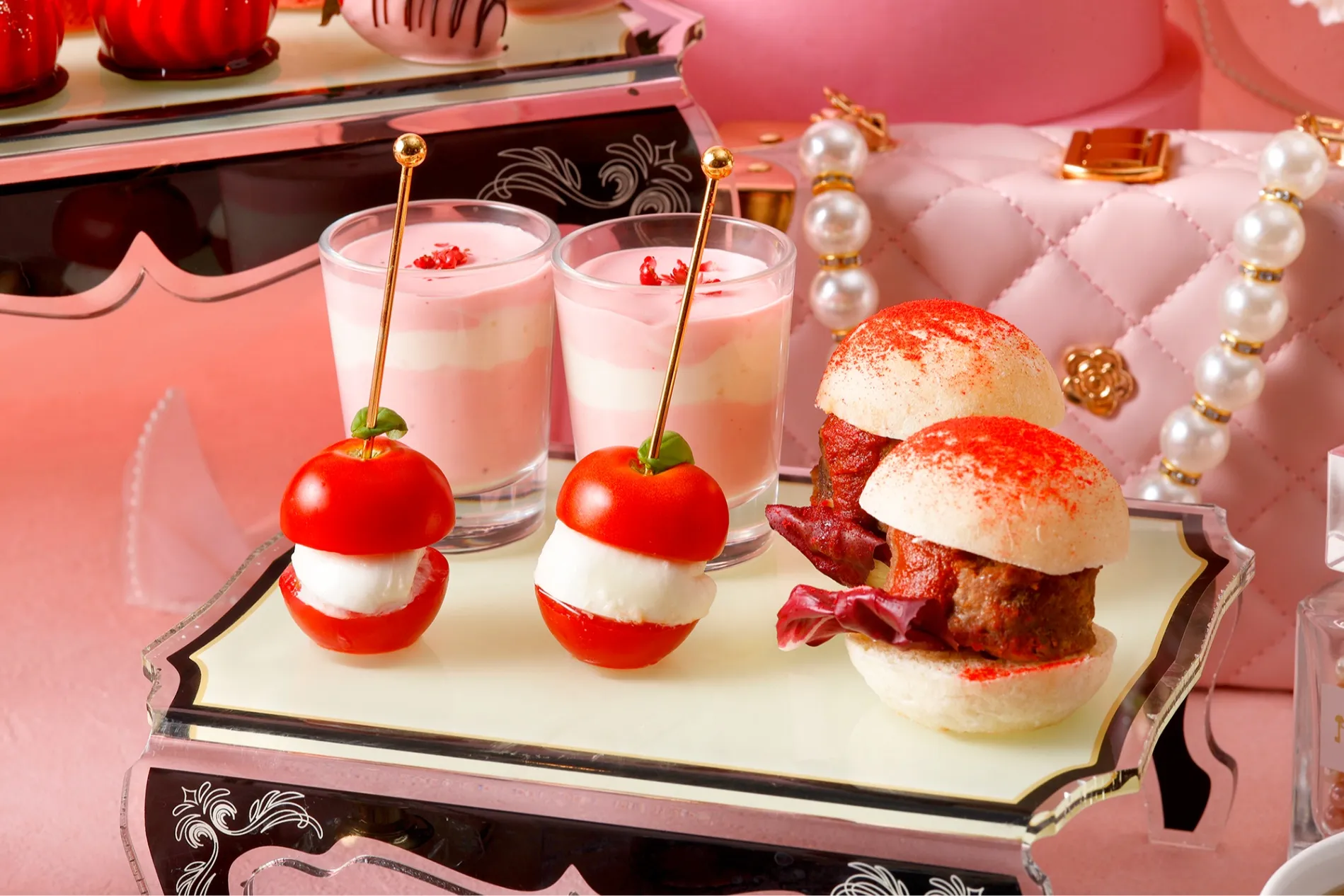 ストロベリーブルーム アフタヌーンティー【ザ ストリングス 表参道】