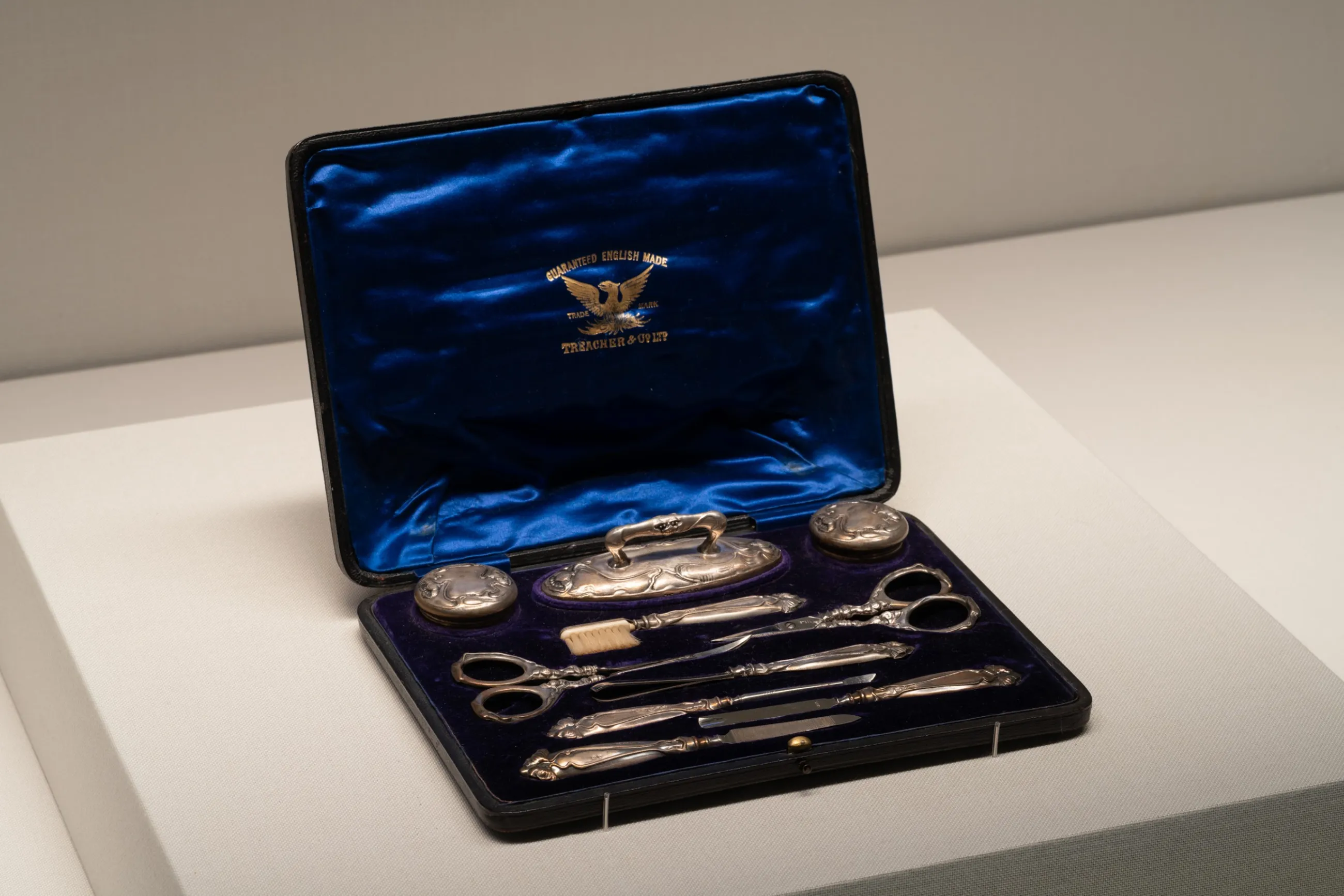 日常のエレガンス ― 西洋近代の化粧セット