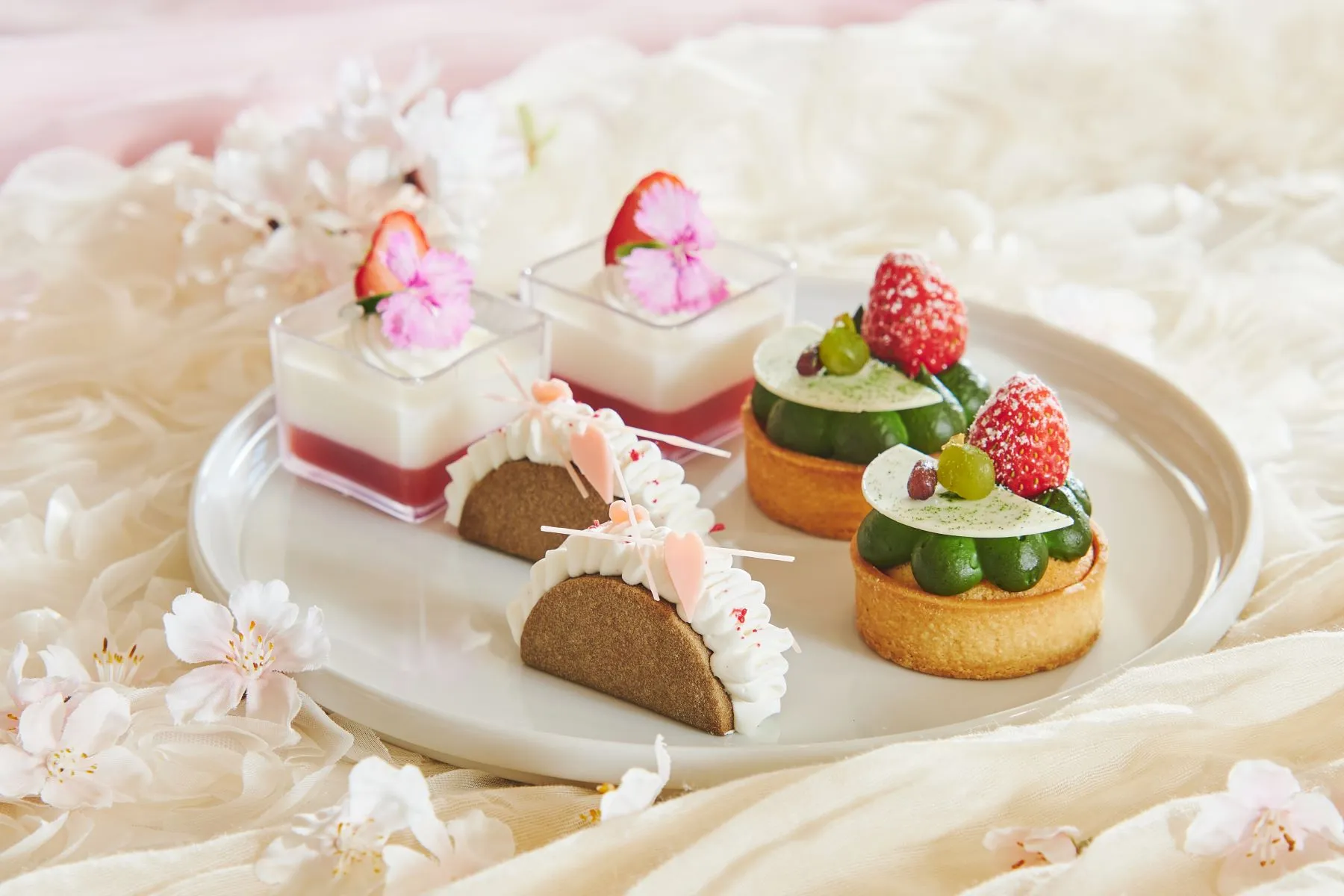 抹茶と桜のアフタヌーンティー with 祇園辻利【リストランテマンジャーレ 伊勢山】【大宮璃宮 カフェ＆レストラン 四季庭】_3