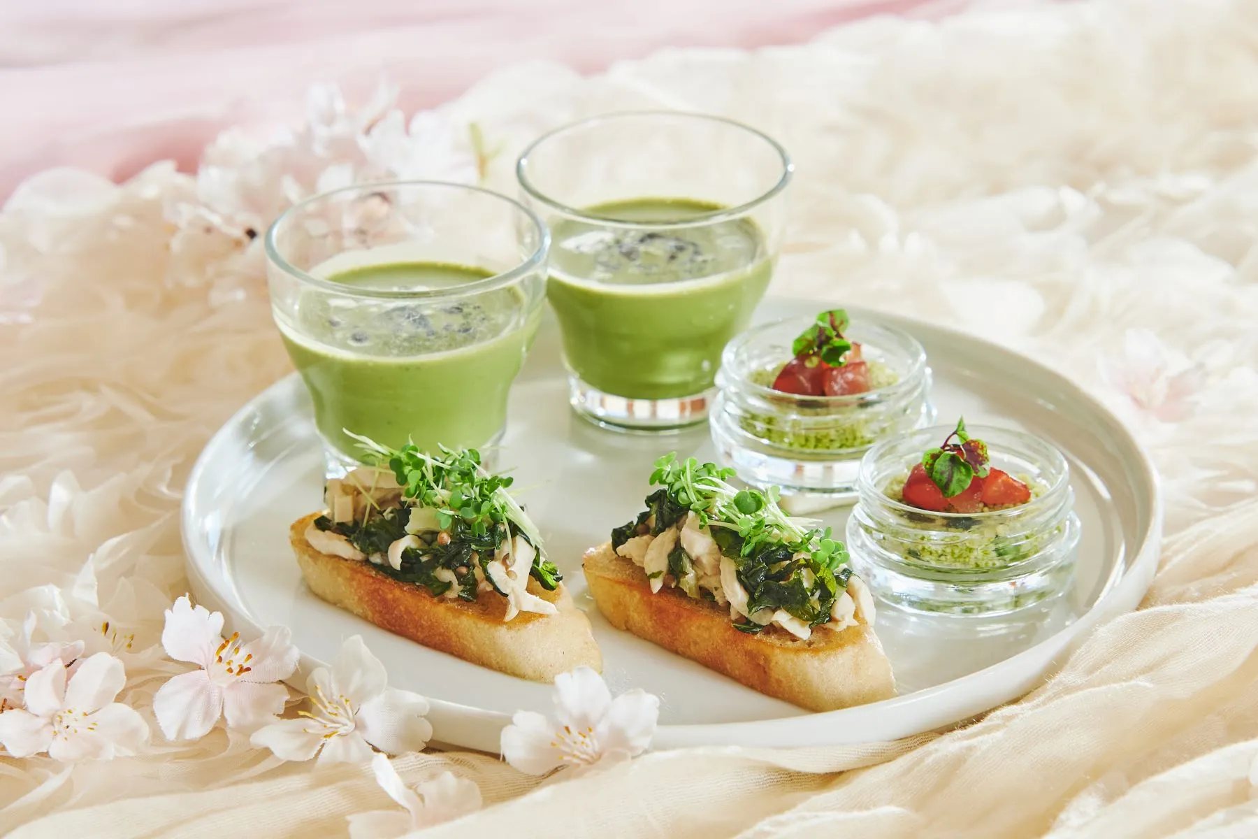 抹茶と桜のアフタヌーンティー with 祇園辻利【リストランテマンジャーレ 伊勢山】【大宮璃宮 カフェ＆レストラン 四季庭】_4