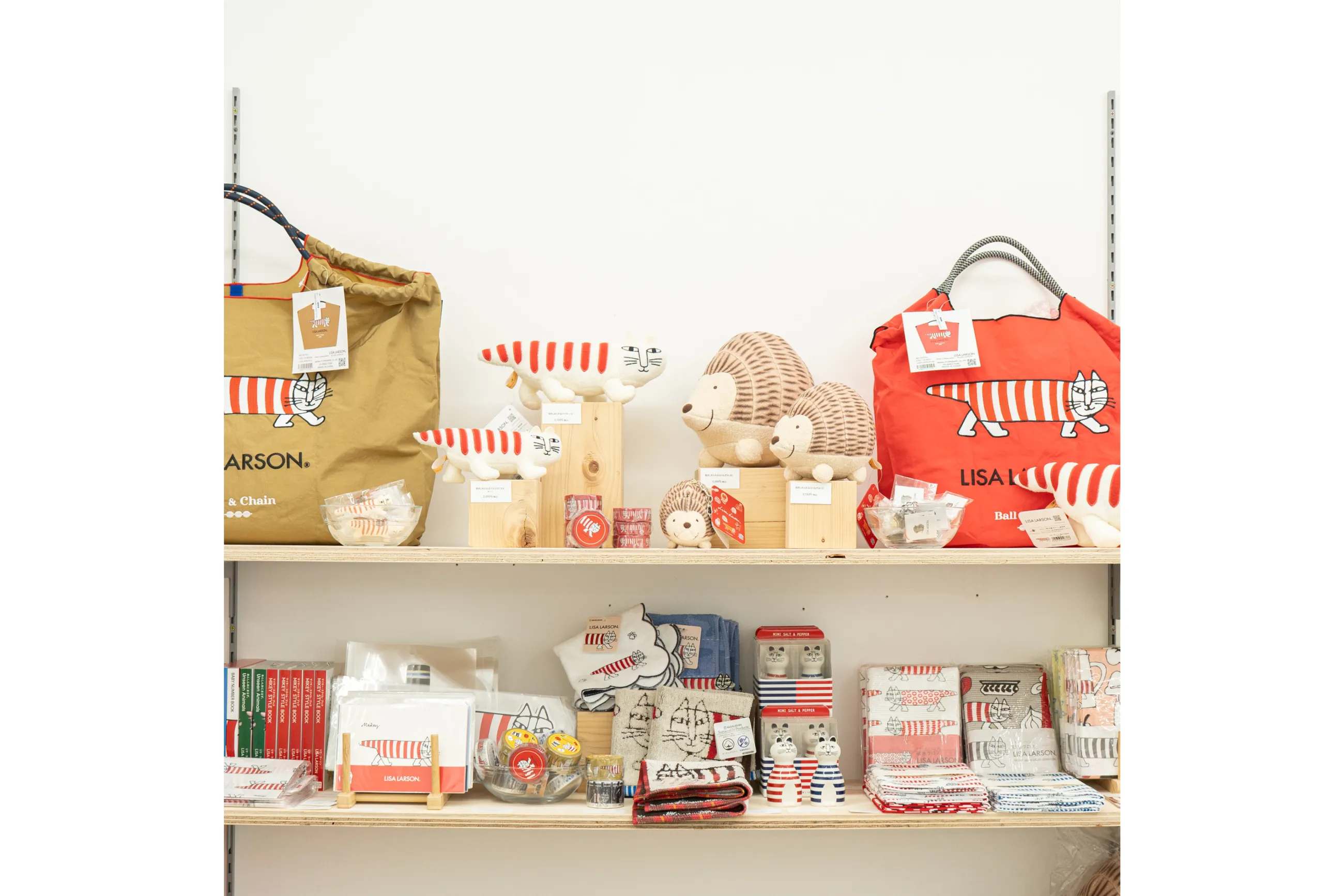 りさやと豆とんかち（LISA LARSON & TONKACHI STORE）