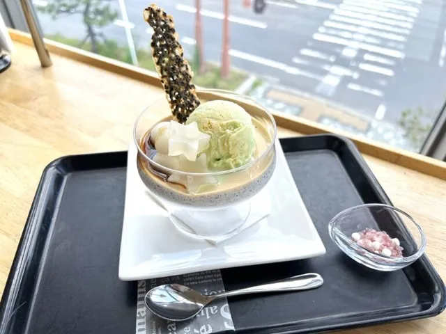 「KURARA Cafe ソラオト」コラボ特別メニュー「惑星アイス」
