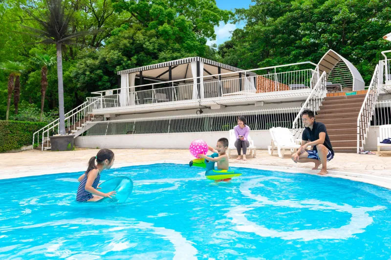 「幼児用POOL」(深さ50cm 直径約7mの半円形)