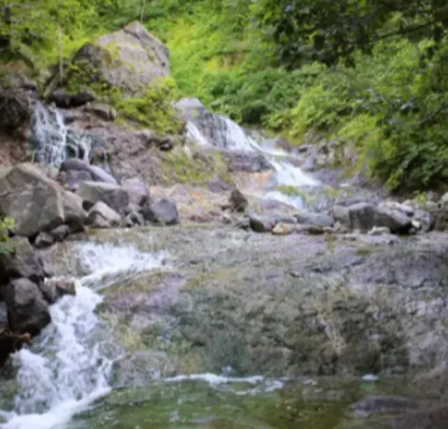 【紅葉・見ごろ】カムイワッカ湯の滝