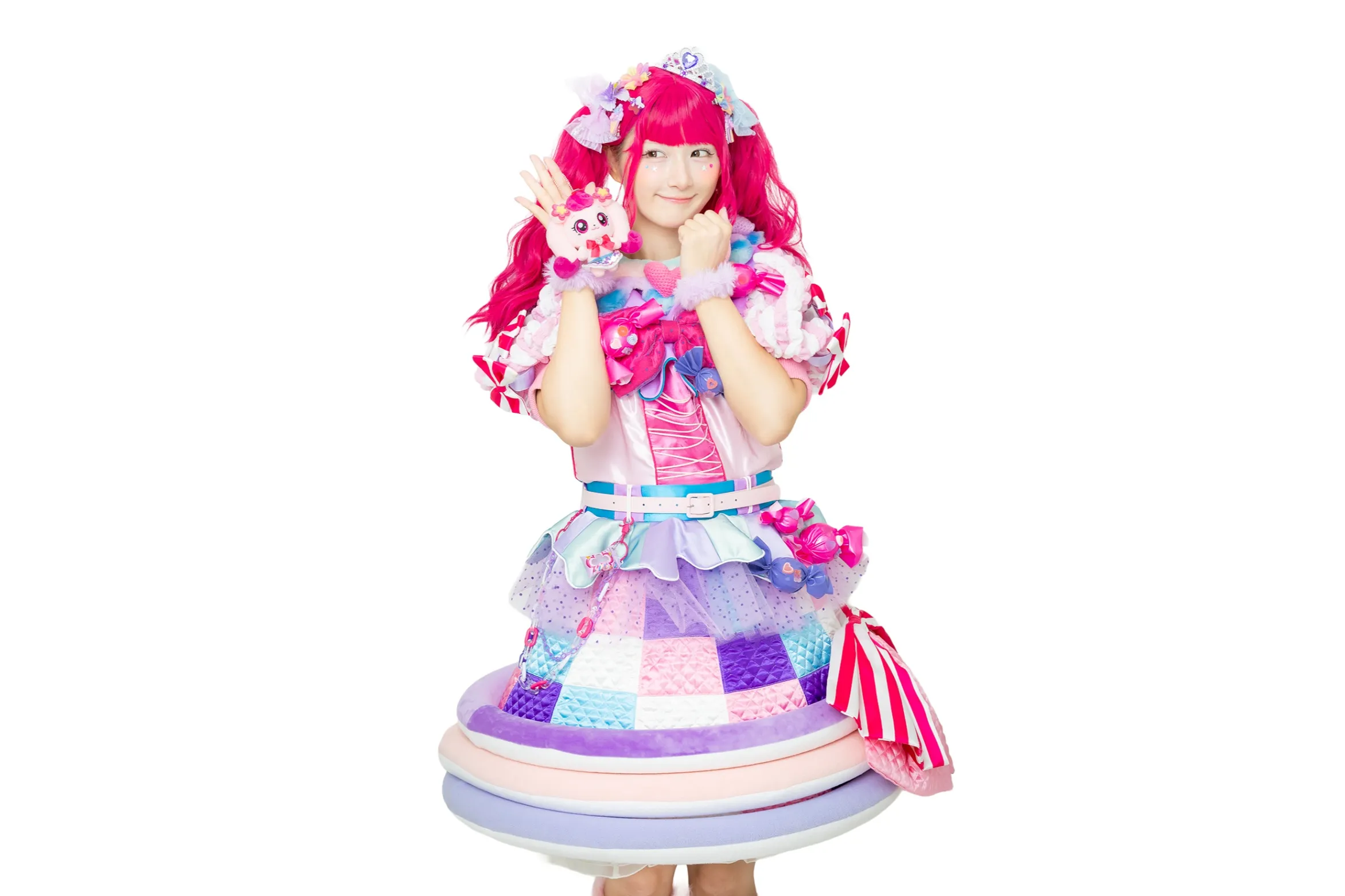 水晶ペンダント 根付け 梅に登るカササギ 細密鏤空彫 中国美術工芸 お