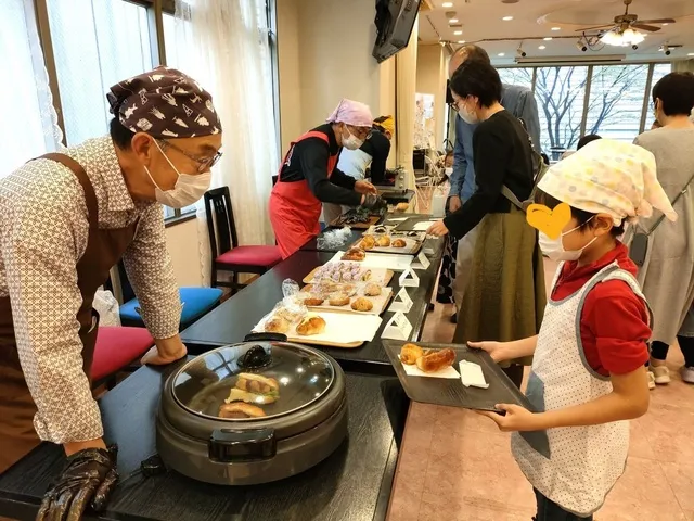 シニア男性のための「パンづくり講座」