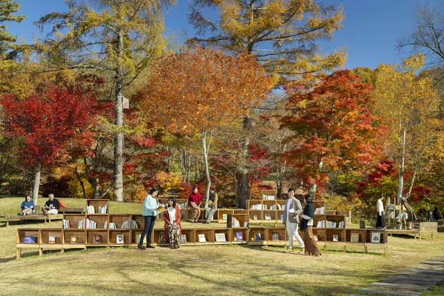 軽井沢 紅葉図書館2026