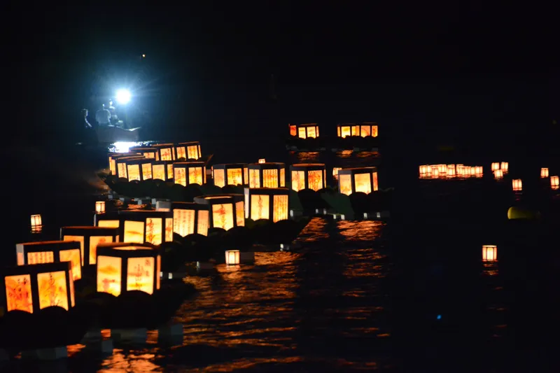 誕生寺　灯篭流し_3