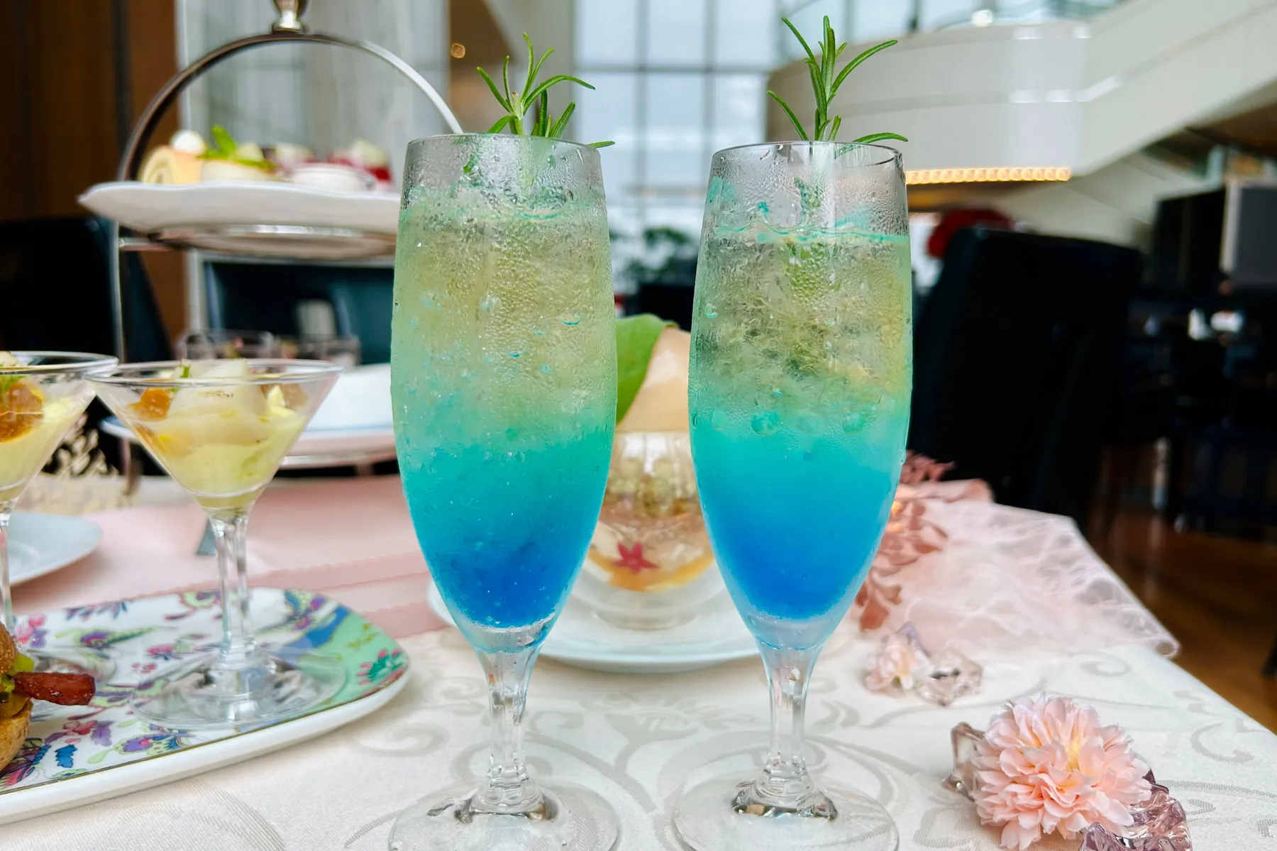 ＜AFTERNOON TEA with “SIROCCO”「ピーチ」＞見た目にも夏のさわやかさを感じられる「サマージュエリー」（2026年撮影：レッツエンジョイ東京編集部）