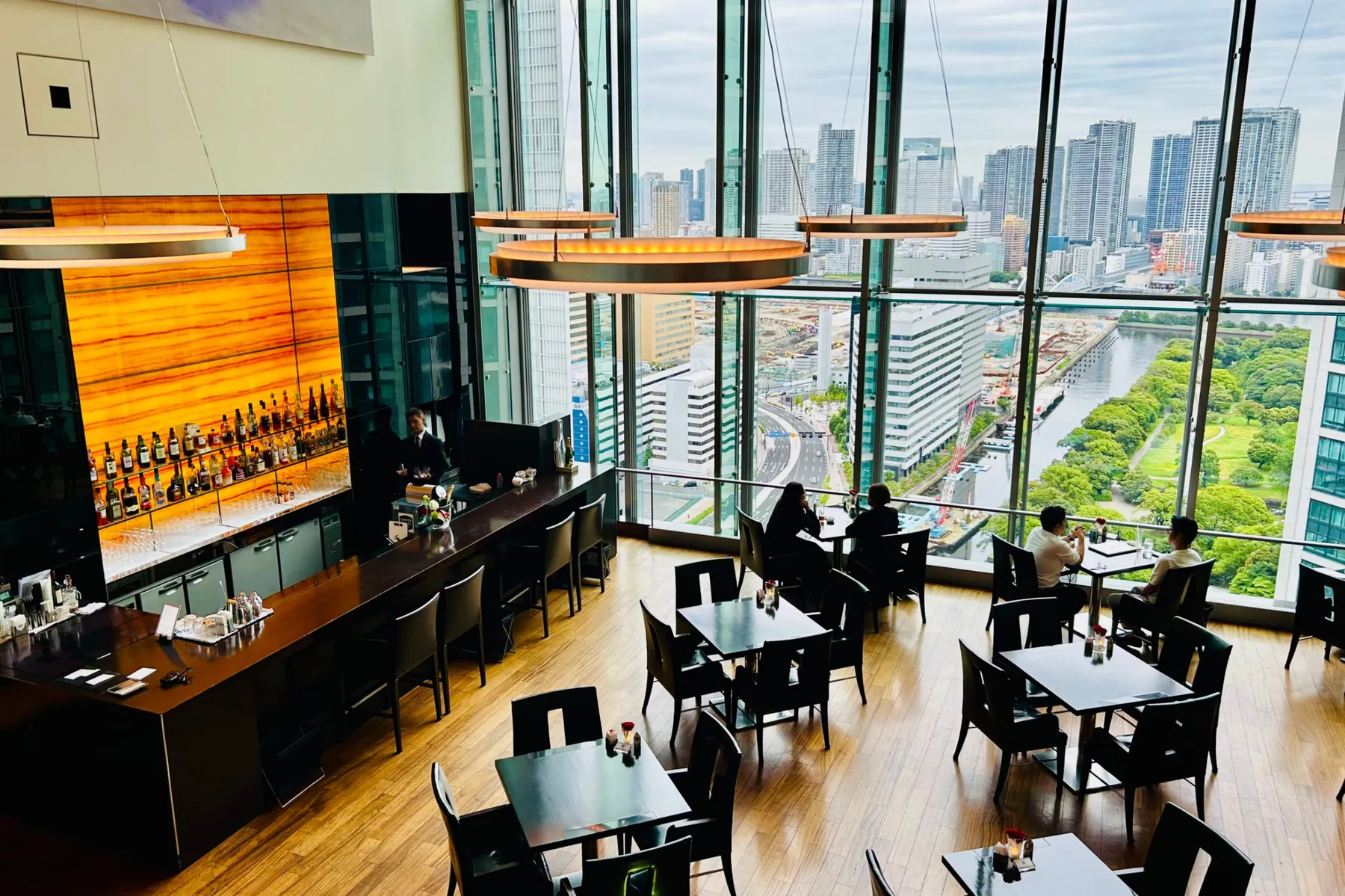 ＜AFTERNOON TEA with “SIROCCO”「ピーチ」＞バー・ラウンジ「THE BAR」（2026年撮影：レッツエンジョイ東京編集部）