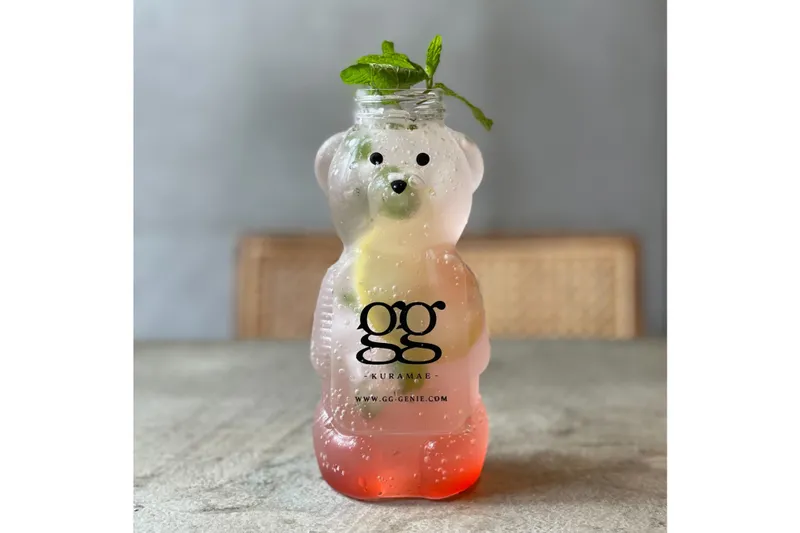 レモネードソーダ　　1本　740円／コーヒー＆バー ジーニー クラマエ＜改札内3階＞