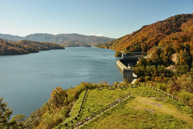 立山カルデラ砂防博物館学芸員と行く「有峰の断層と大地のかたちを探る」
