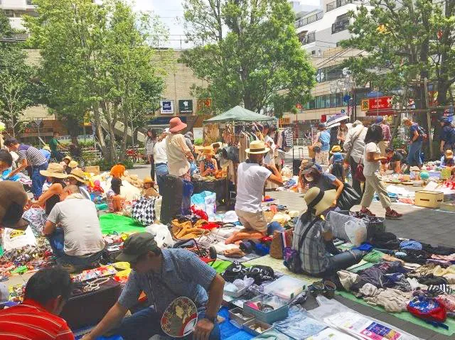 フレンテ笹塚駅前広場フリーマーケット（10月）