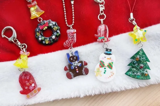 クリスマス限定 UVレジン「ゆらゆらアクセサリー」