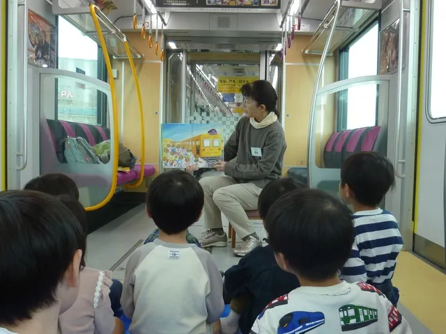 おはなしモノレール（R8）