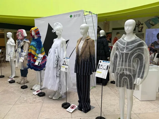 パリコレデザイナーらが審査、東京都主催コンクール受賞作品展（渋谷）
