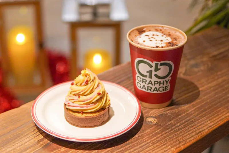 GRAPHY 根津 CAFE & LOUNGEスタッフ考案【イベント限定】メニュー：クリスマスタルトとホットチョコレート