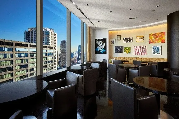 アートカラーズダイニング店内