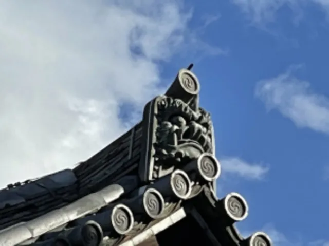 瓦博士と行こう！東大寺境内「鬼瓦」巡り