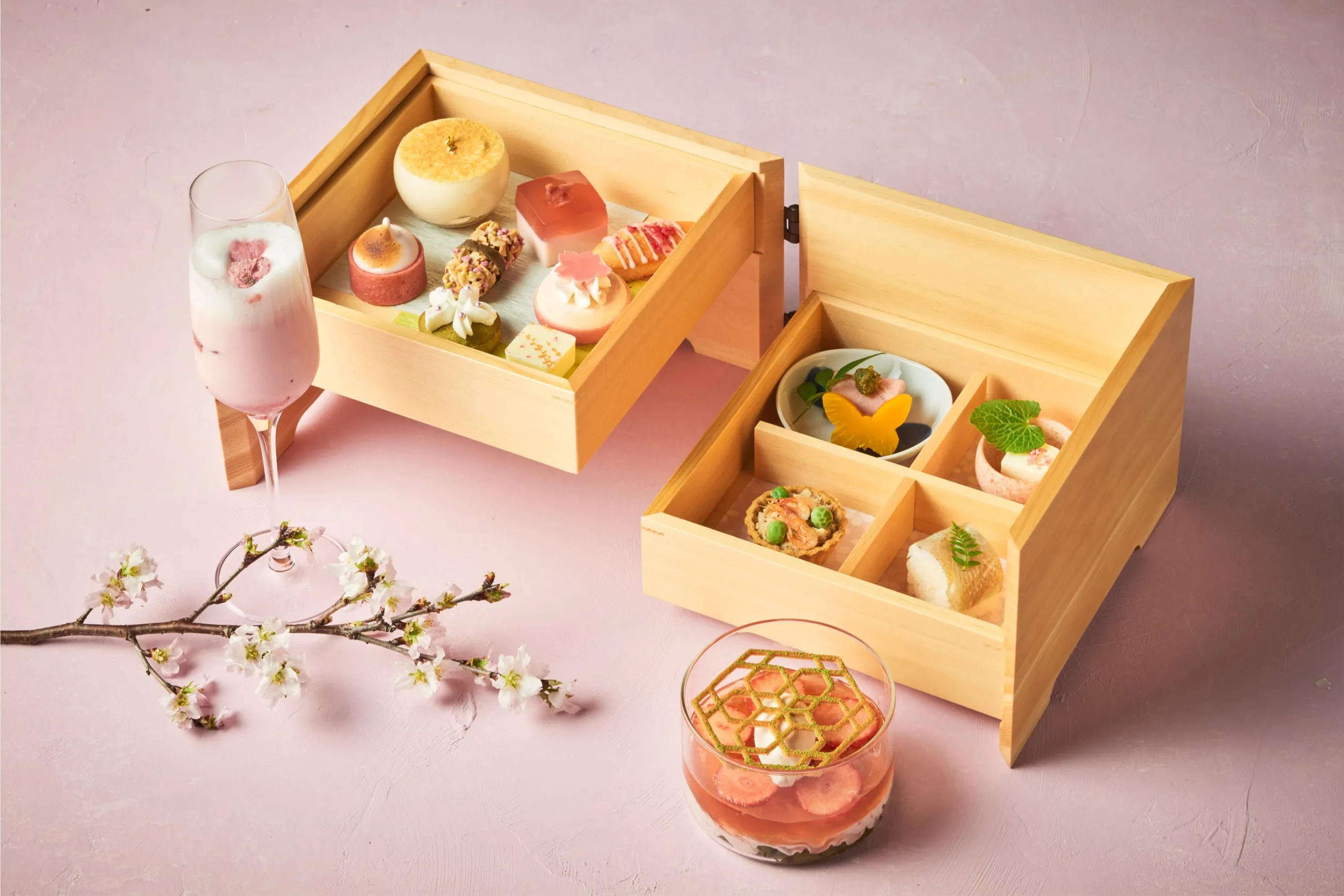 超レア】アフタヌーンティーリビング 桜柄の重箱 桜 重箱」の