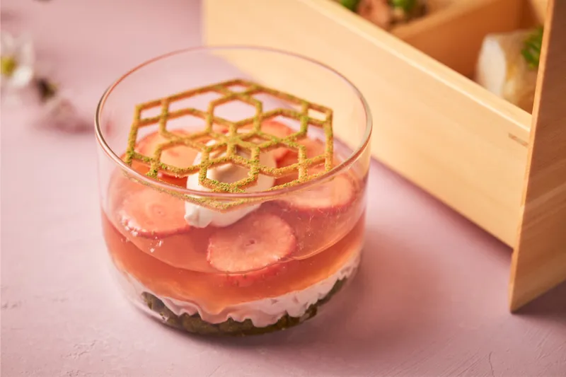 ～桜麗（さくら）～ 桜のジュレとアイス　抹茶と苺の香り