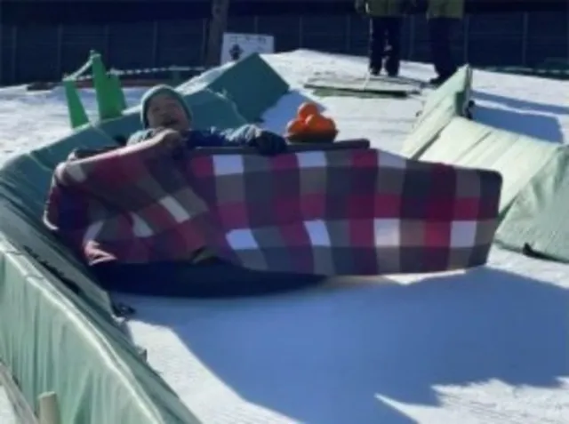 激アツ雪あそびの「ソリごたつ」！