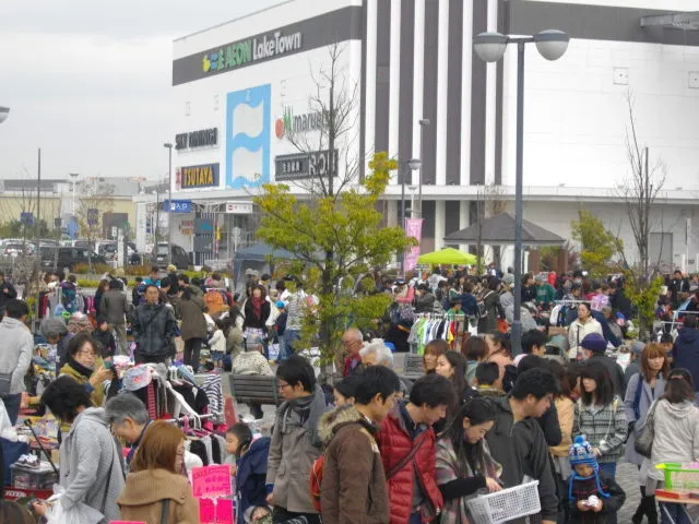 越谷レイクタウン駅前広場フリーマーケット（5月）