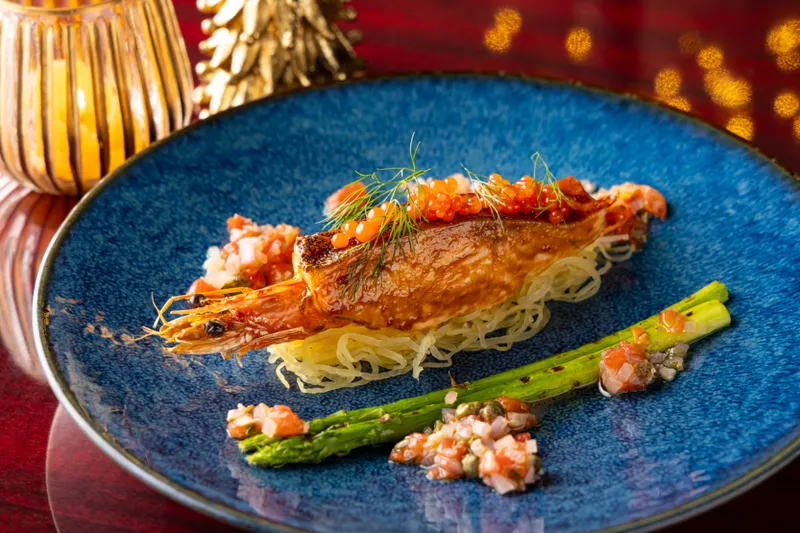 タスマニアサーモンと車エビのポワレ